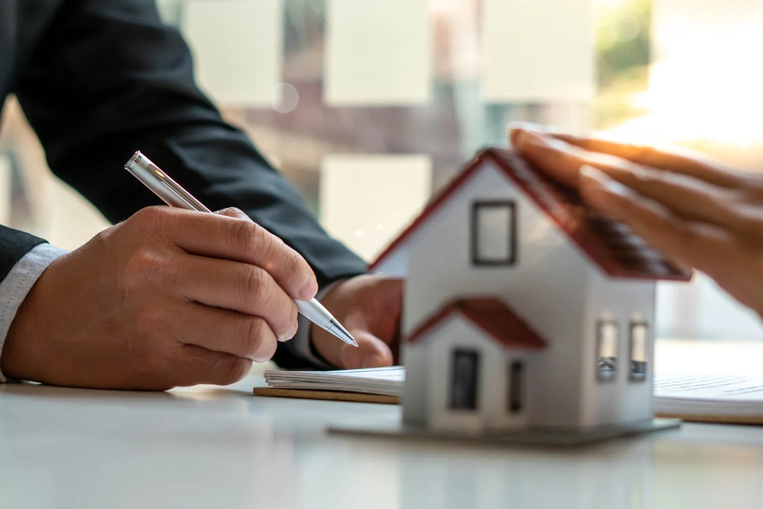 Buying,A,Home,Or,Insurance,,An,Insurance,Agent,Explains,The